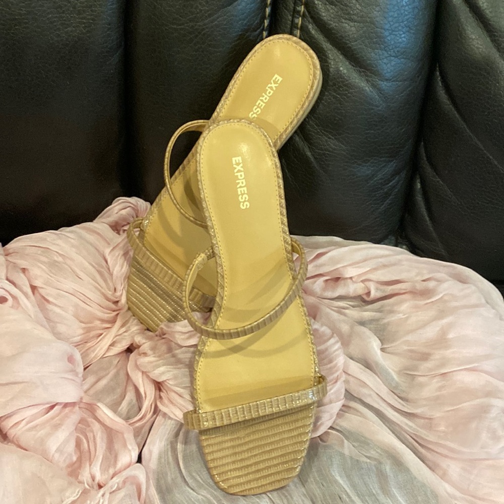 Casual summer sandle. Cute for summer sun dress or rompers